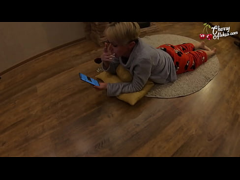 ❤️ Τρελή ξανθιά ρουφάει τεράστιο πουλί και χοροπηδάει πάνω του - πρωκτικό σεξ ❤❌ Όμορφο πορνό ❌❤